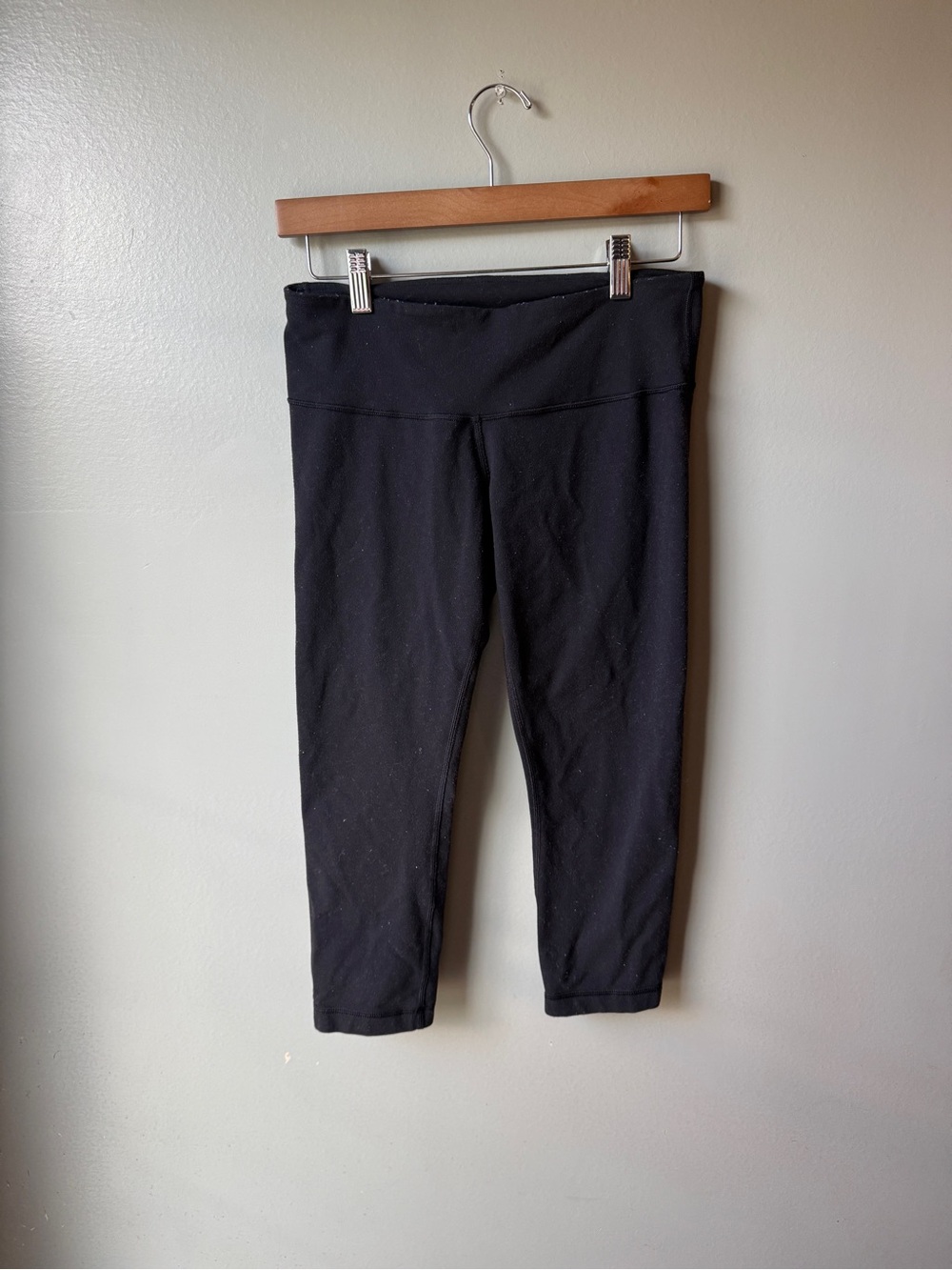 Lululemon Black Cropped Leggings – Women’s Medium
